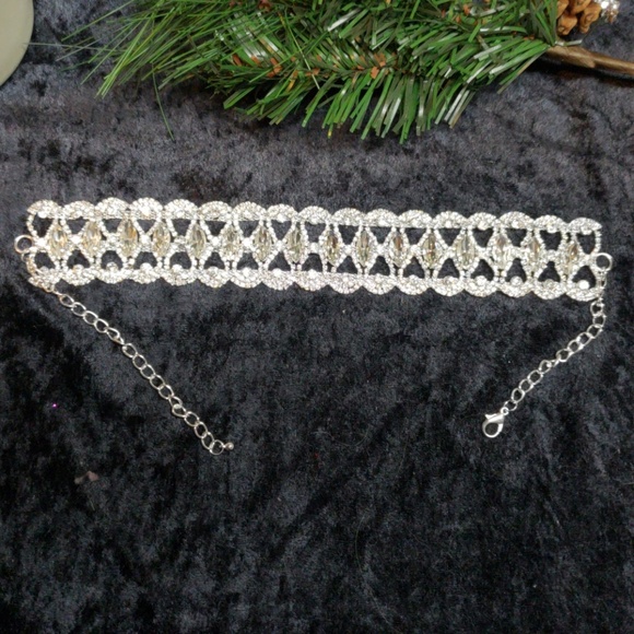 Jewelry - NWT Crystal Rhinestone Choker